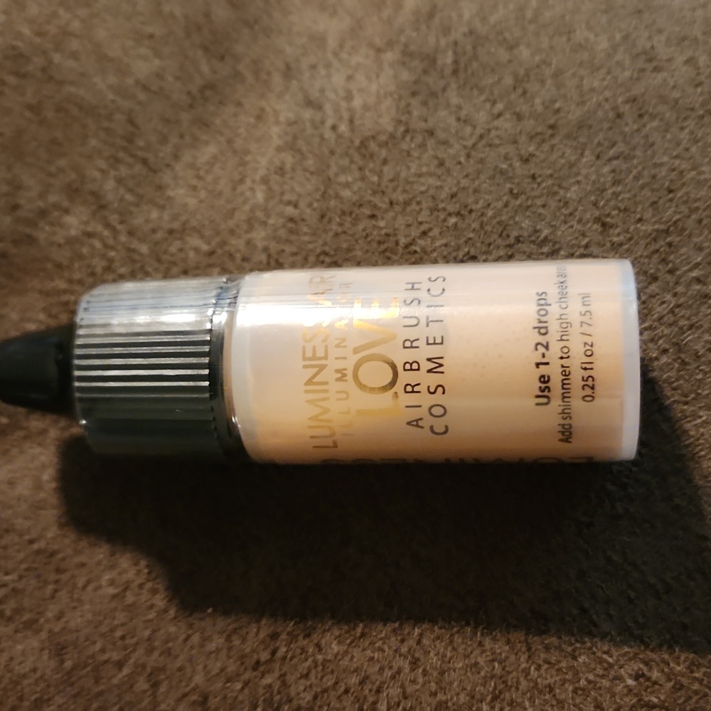 NEW! Luminess Airbrush LOVE illuminator